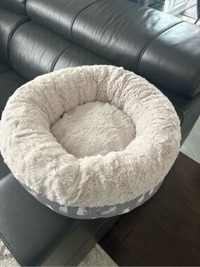 Brand new without tags- never used - Plush Round Pet Bed